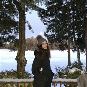 Meet your Posher, Claire